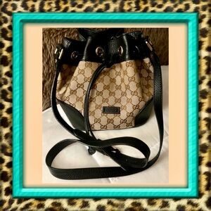 👑✅PRICE FIRM✅ AUTHENTIC Gucci GG Monogram Bucket Bag.